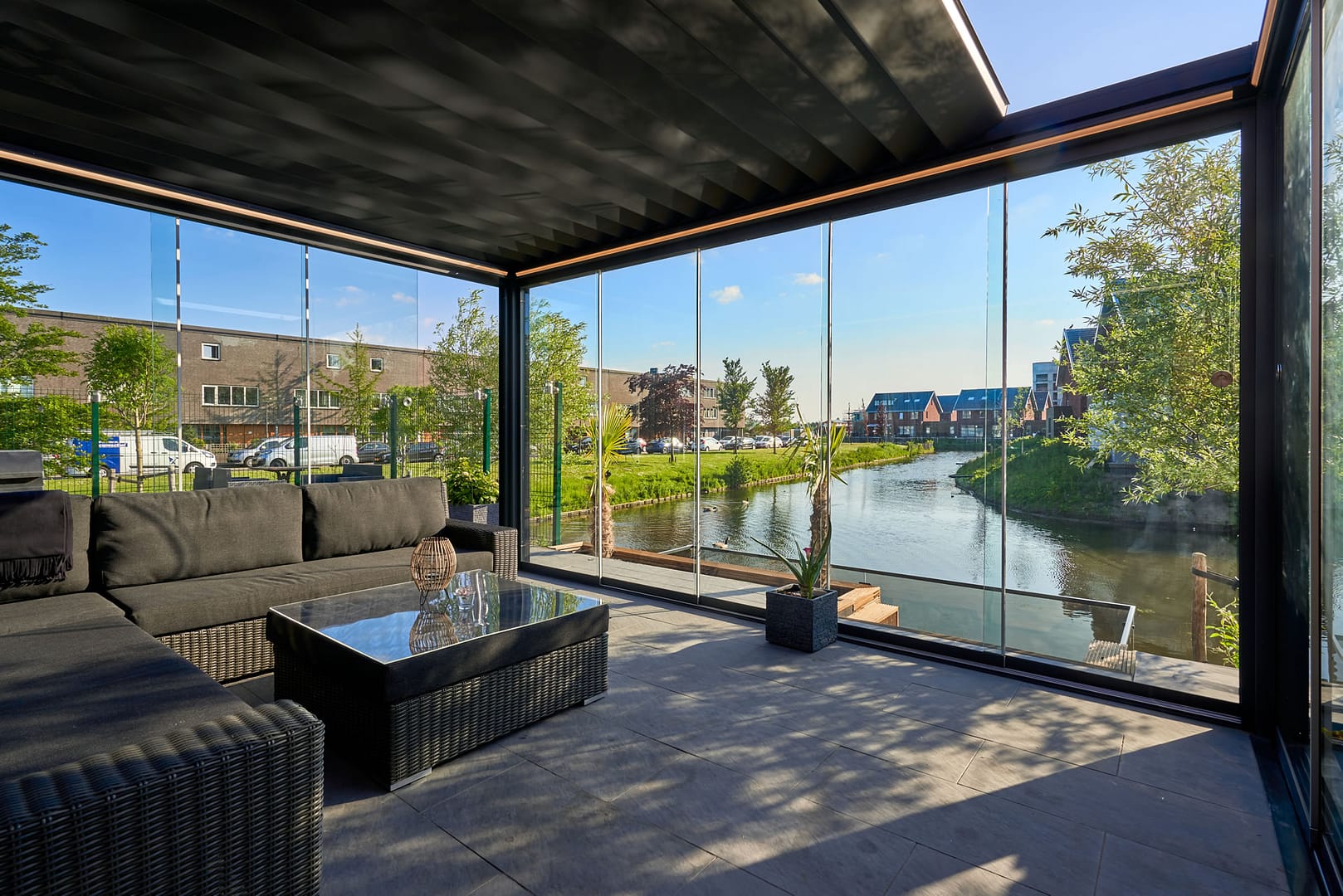 Duponti Louvered Roof